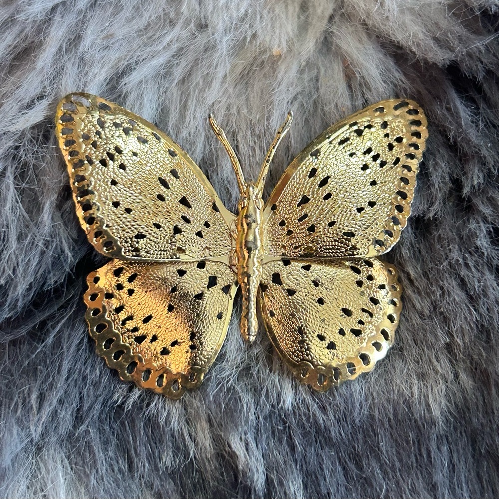Vintage filigree shiny gold plated butterfly brooch pin